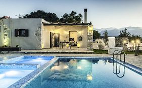 Minos Villa